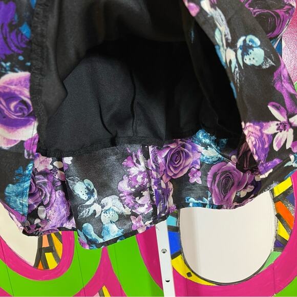 Emerald Sundae, Floral Lined Mini Skirt. Size 9. In excellent condition! - Picture 6 of 6